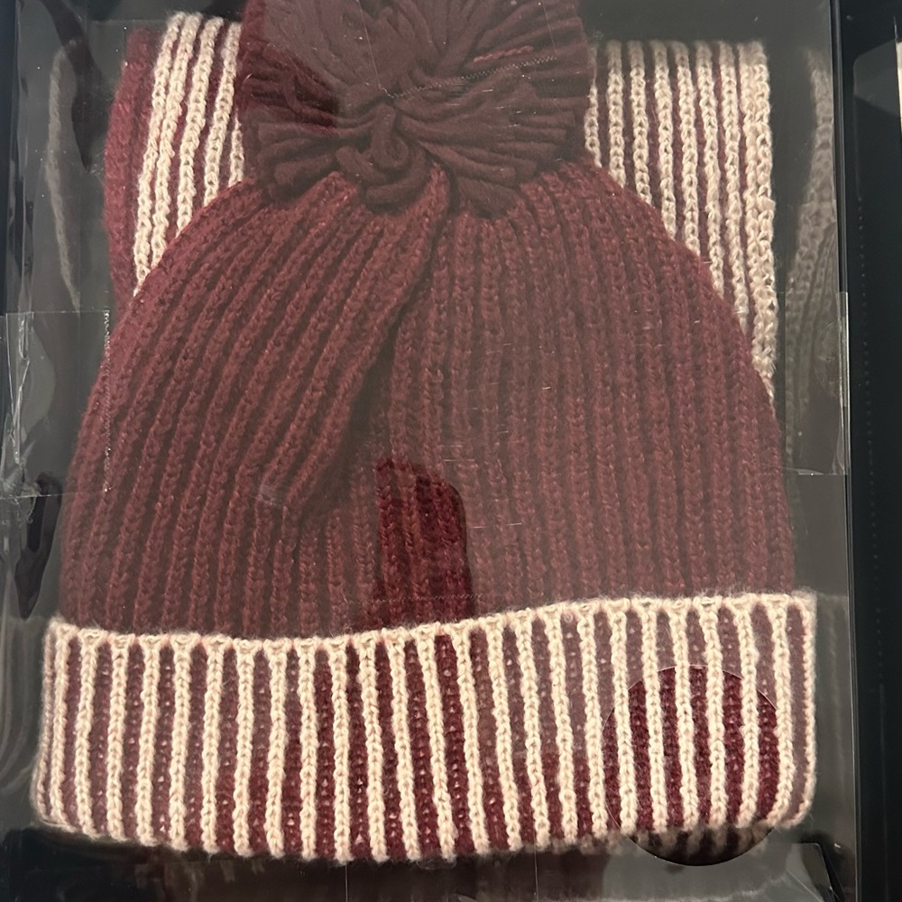 NIB•BFNY Berkshire•Berry Color Knit Hat, Scarf, and Gloves Set